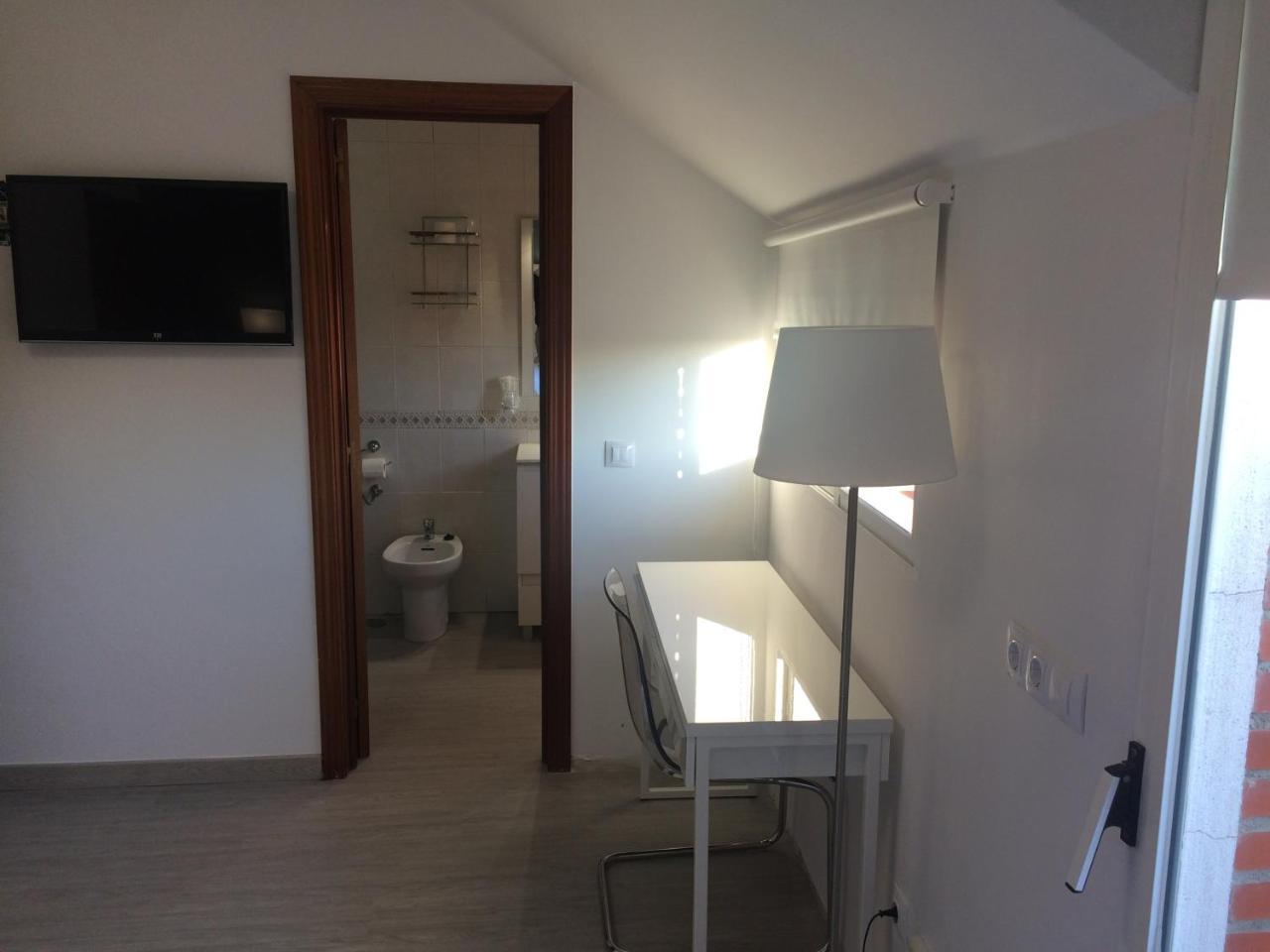 Hostal El Rocio Paracuellos de Jarama Dış mekan fotoğraf