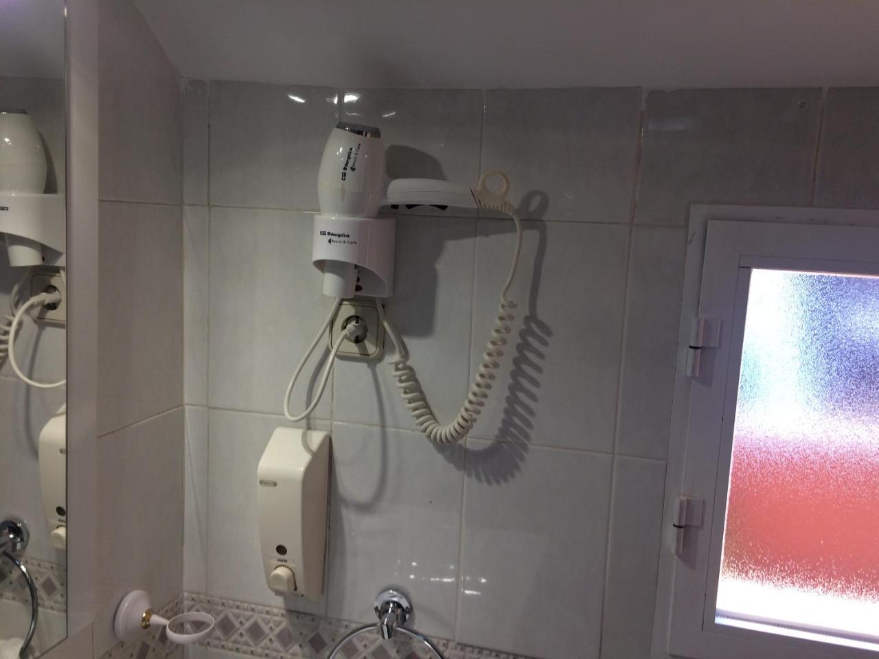 Hostal El Rocio Paracuellos de Jarama Dış mekan fotoğraf